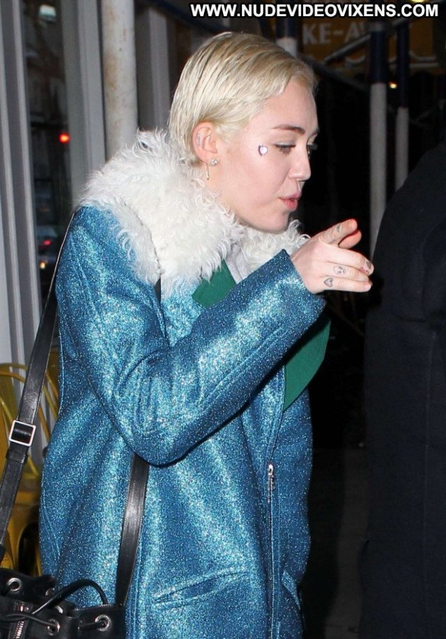 Miley Cyrus Beautiful Celebrity Nyc Posing Hot Paparazzi Babe Cute