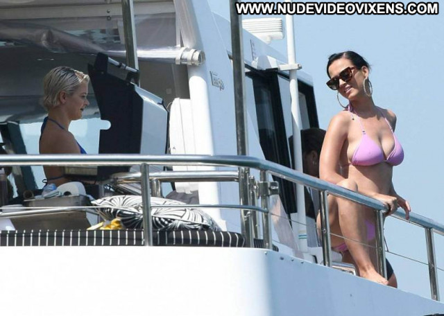 Katy Perry No Source Candids Beautiful Celebrity Babe Posing Hot