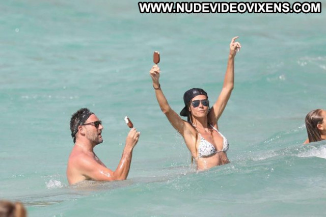 Heidi Klum The Beach Posing Hot Paparazzi Beautiful Beach Celebrity