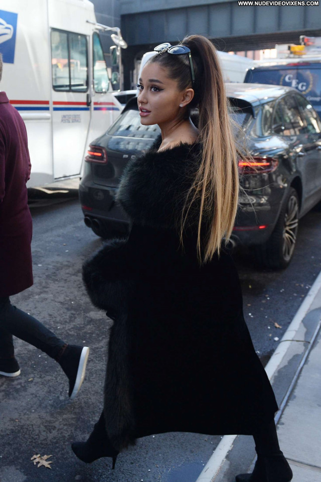 Ariana Grande New York Celebrity New York Posing Hot Babe Beautiful